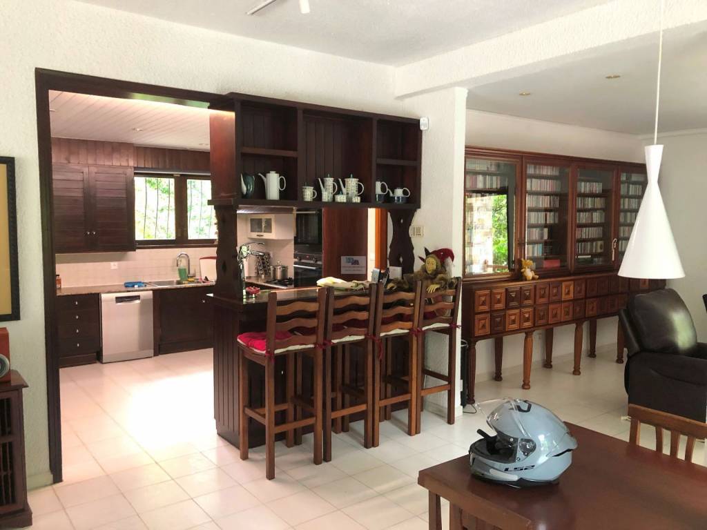 KITCHEN - DAILY DINING ROOM