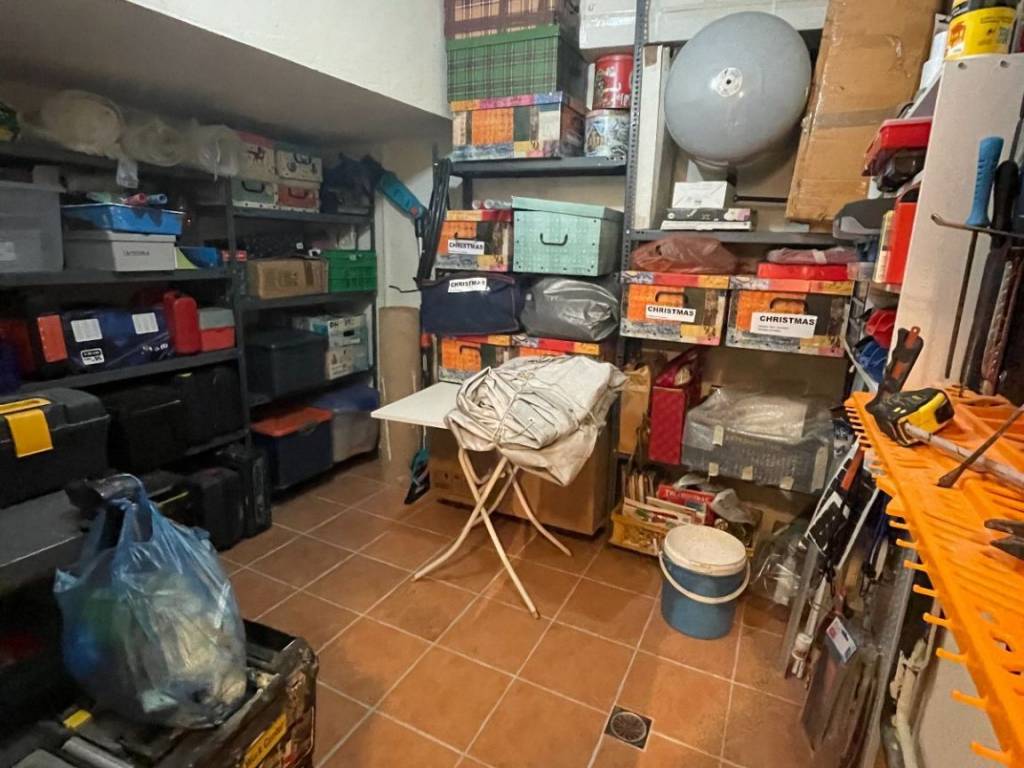 SEMI BASEMENT STORAGE ROOM (1)