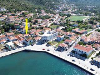 Aerial view and location of the house