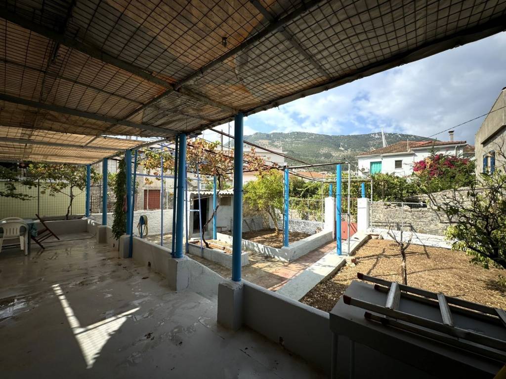 Covered terrace and garden area