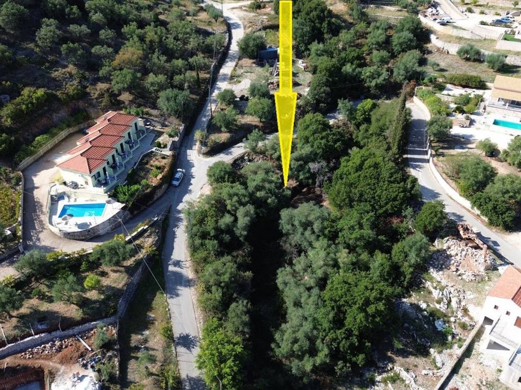 Aerial view and location of the land