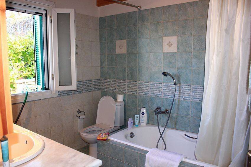 Bathroom with bathtub