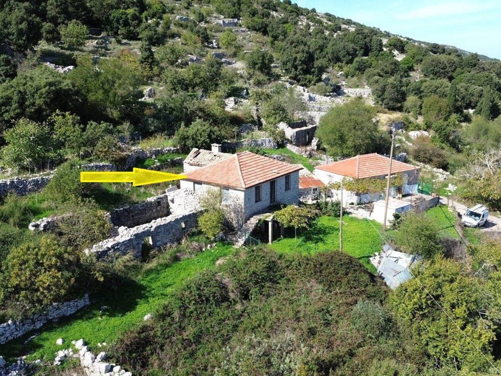 Aerial views and location of the house