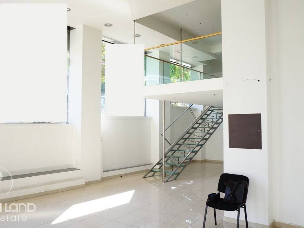 Forumland Real Estate, κατάστημα