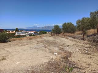 E THEA APO TO OIKOPEDO