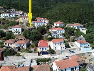 Aerial view and location of the house