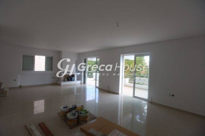 Excellent ground floor apartment for sale in Maroussi.