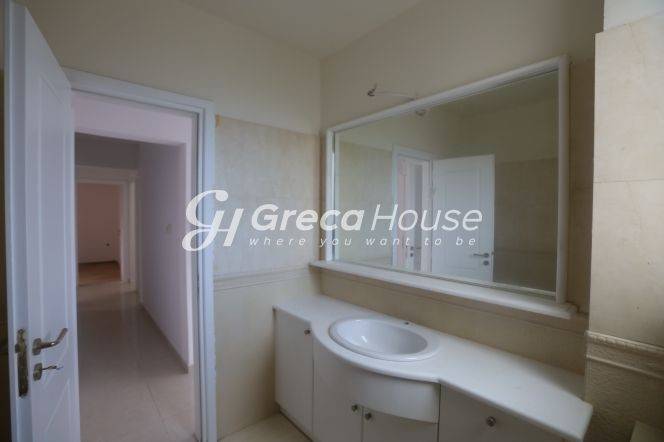 Excellent ground floor apartment for sale in Maroussi.