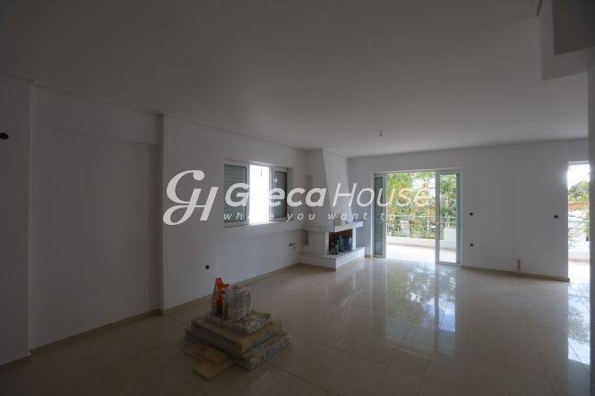 Excellent ground floor apartment for sale in Maroussi.