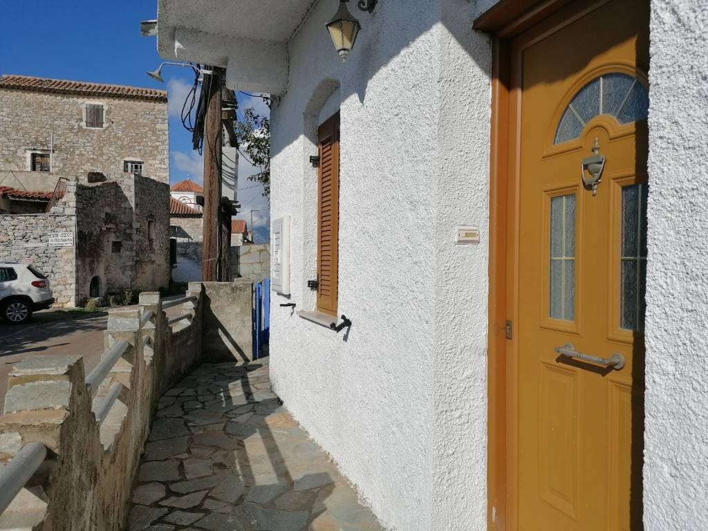 Η κυρίως είσοδος του διαμερίσματος.