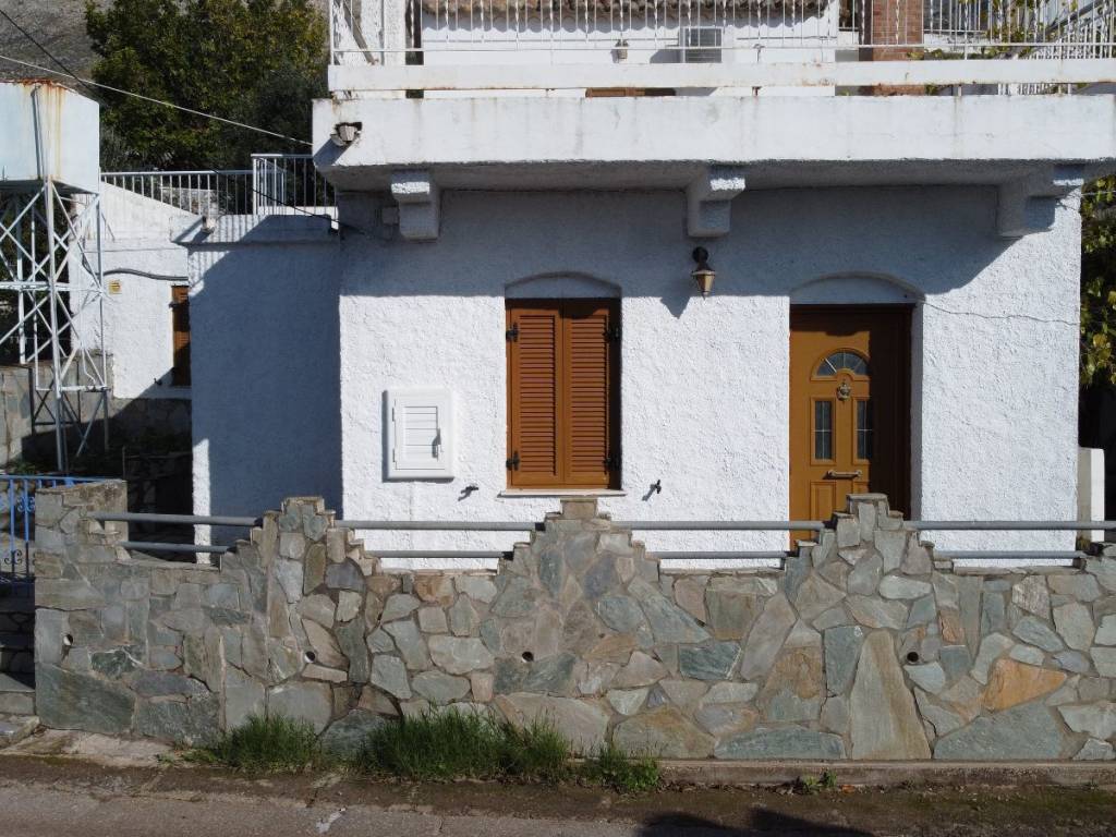 Το διαμέρισμα είναι 103 τετραγωνικά μέτρα.