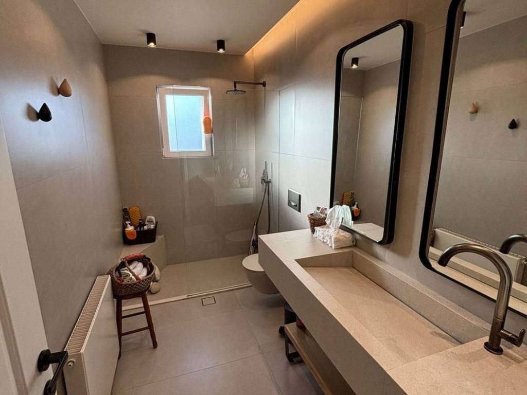 Master Bedroom En-Suite Bathroom