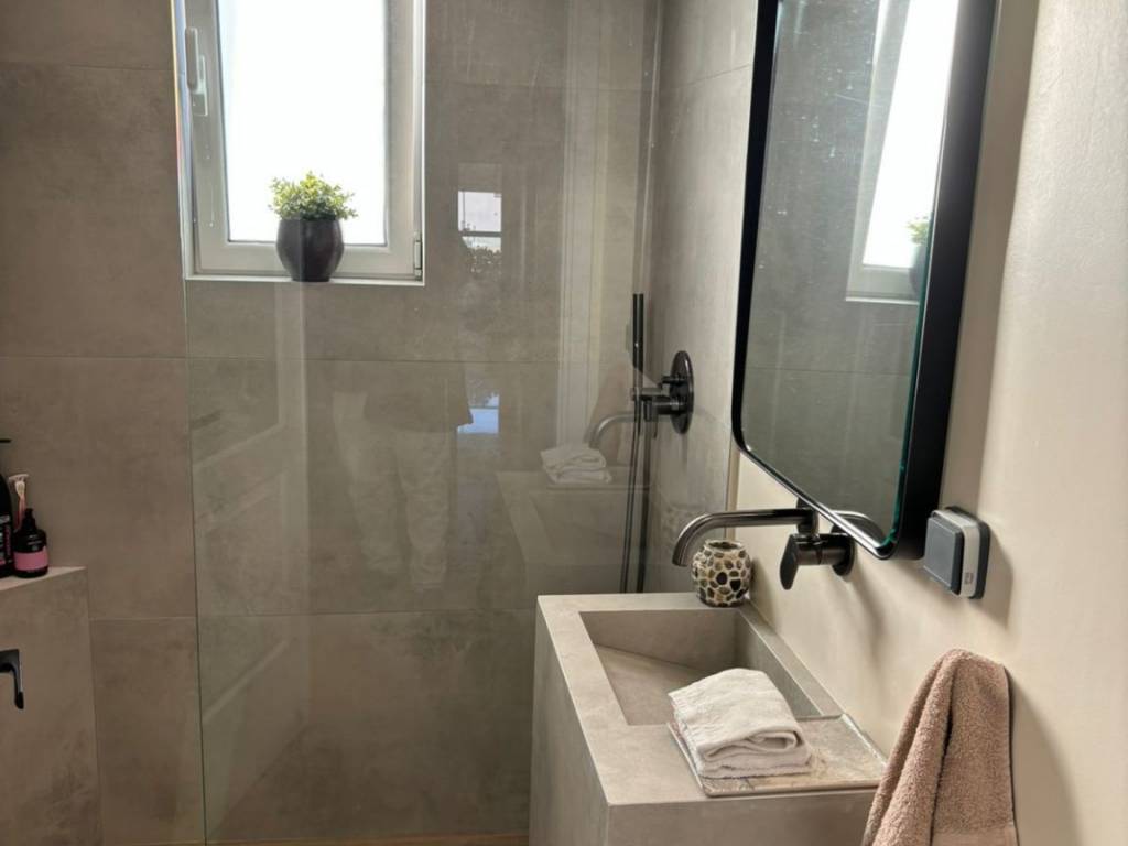 Full 3 Piece Hall Bathroom