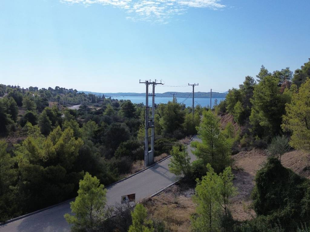 THese toy Oikopedoy kai thea apo isogeio 350m Paral Berberonta