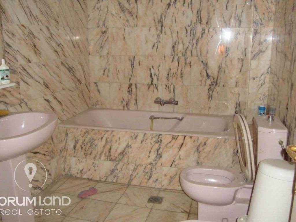 Forumland Real Estate, Μπάνιο