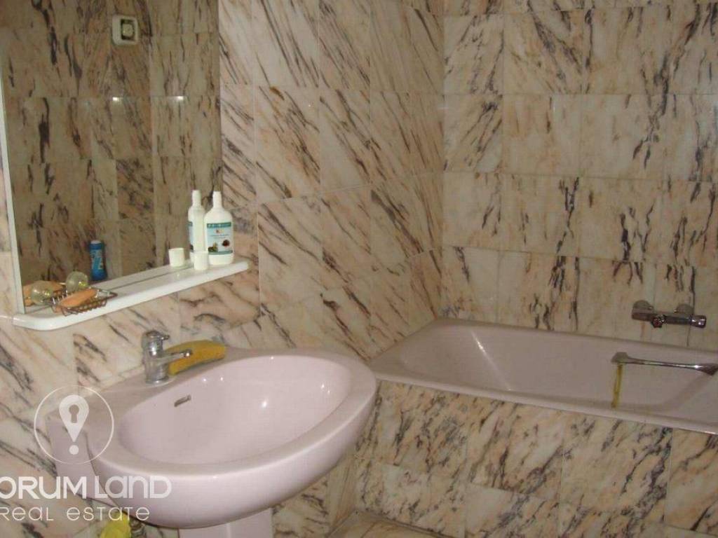 Forumland Real Estate, Μπάνιο