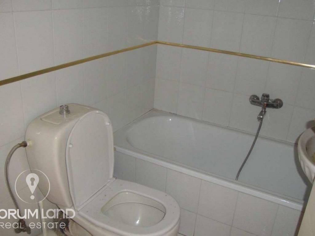 Forumland Real Estate, Μπάνιο