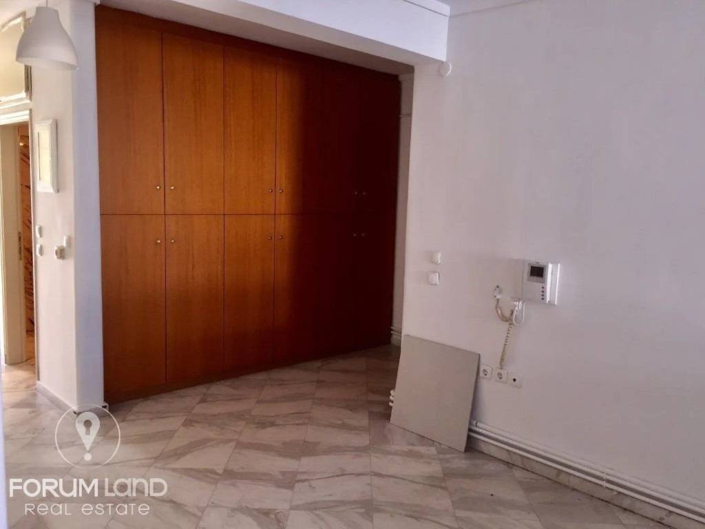 Forumland Real Estate, Ντουλάπες