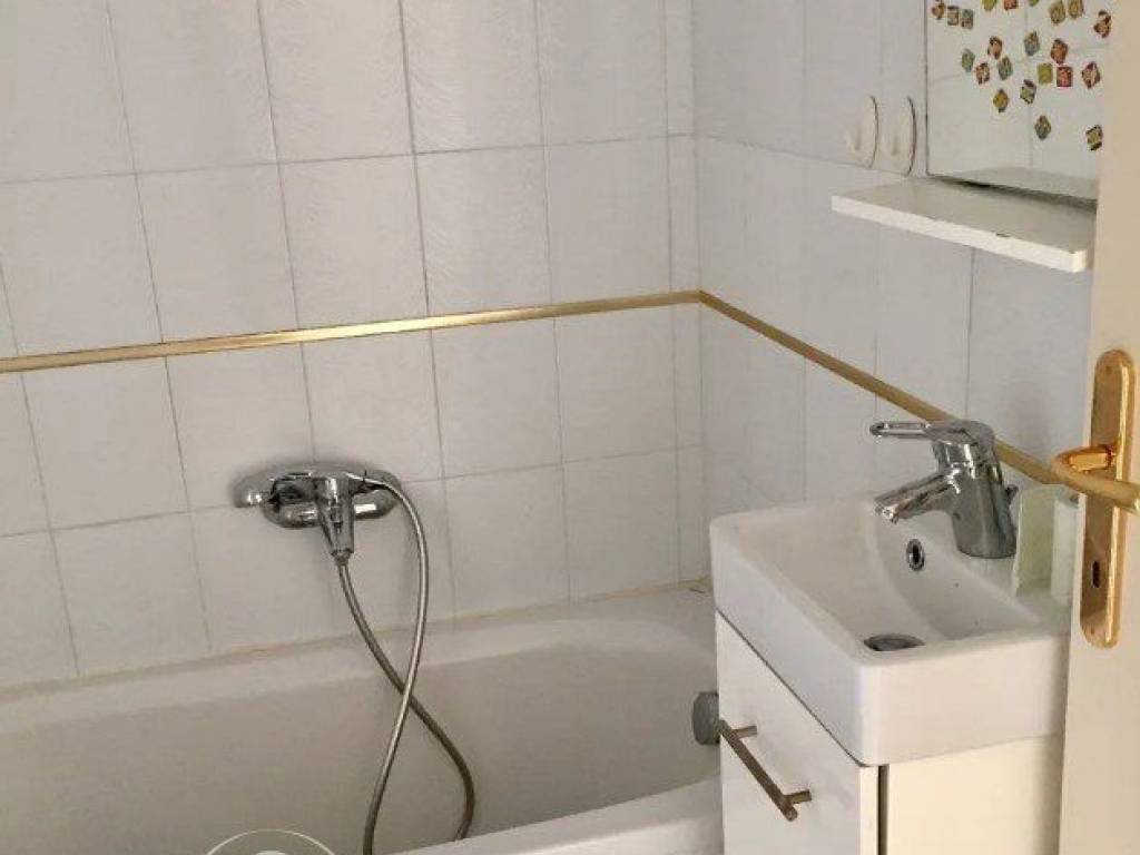 Forumland Real Estate, Μπάνιο