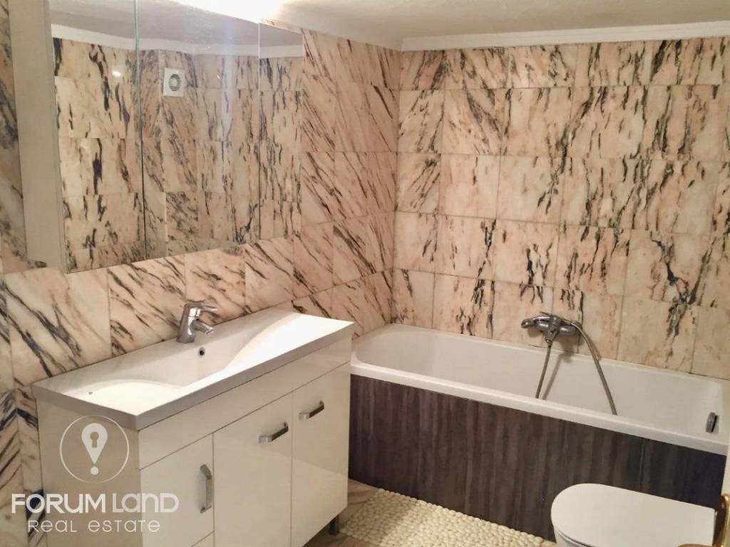 Forumland Real Estate, Μπάνιο