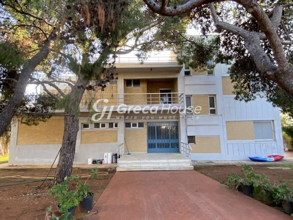 Μοναδικό Παραθαλάσσιο Κτίριο στο Πόρτο Ράφτη προς πώληση