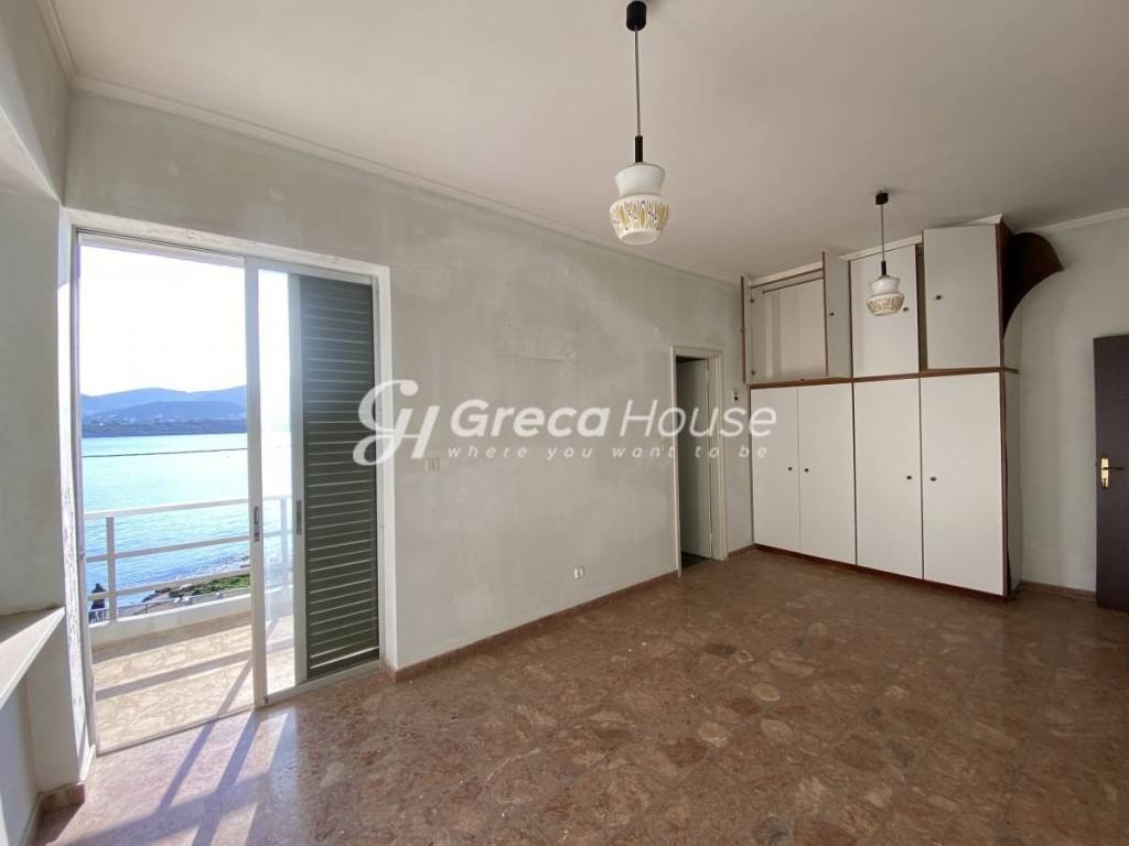 Μοναδικό Παραθαλάσσιο Κτίριο στο Πόρτο Ράφτη προς πώληση