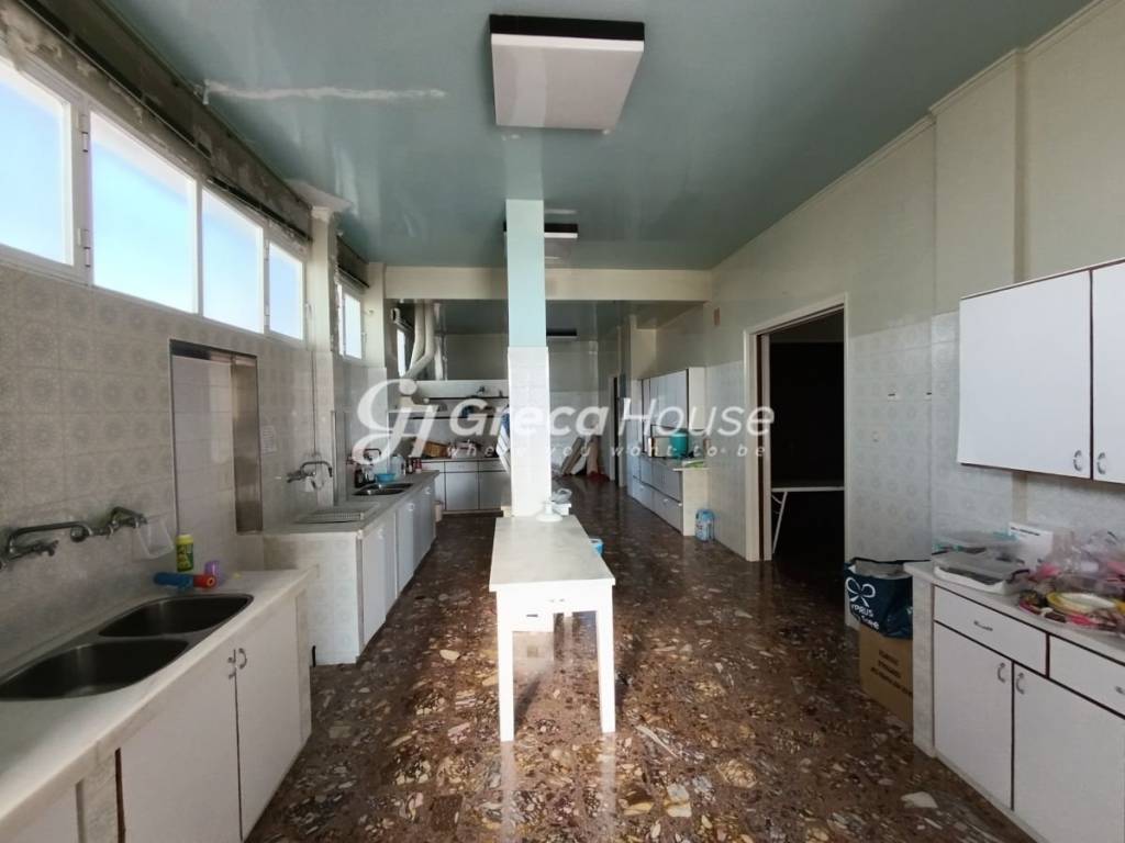 Μοναδικό Παραθαλάσσιο Κτίριο στο Πόρτο Ράφτη προς πώληση