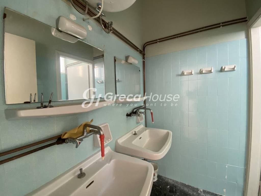 Unique Seaside Building in Porto Rafti for sale