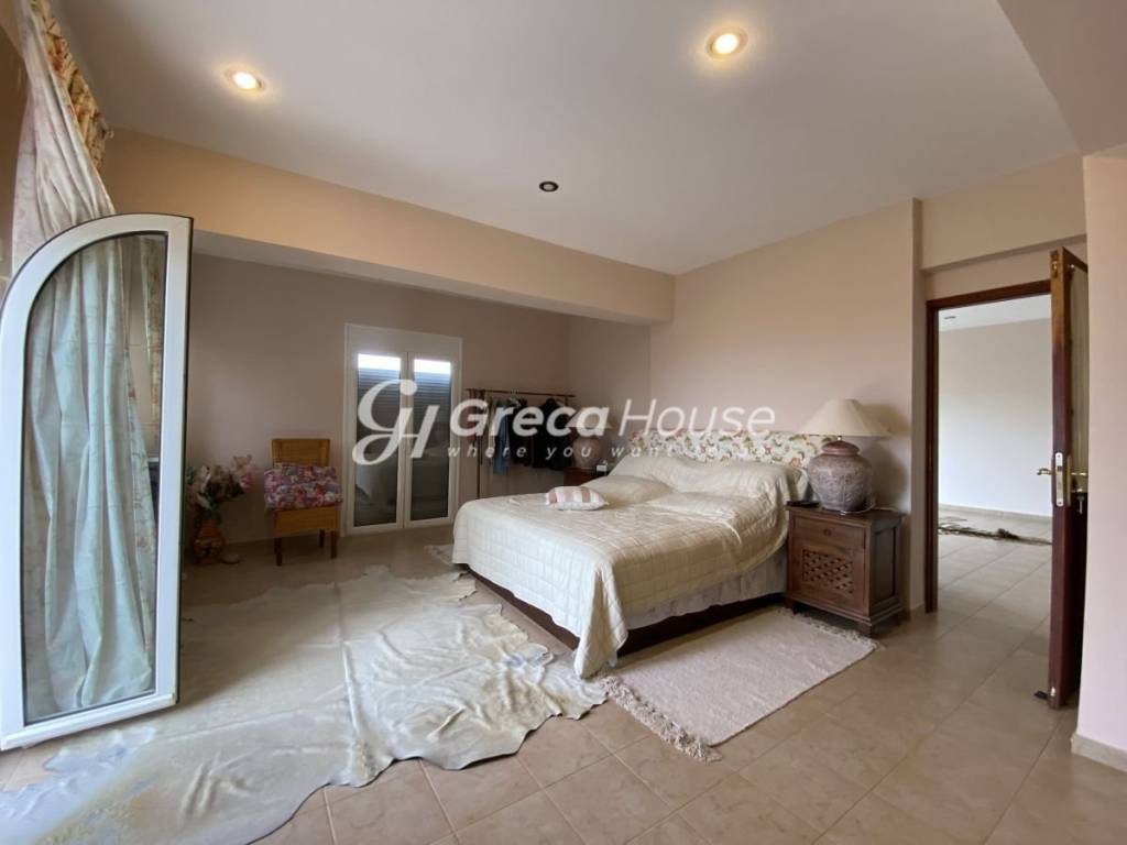 Παραθαλάσσια Βίλα με θέα θάλσσα προς πώληση στο Θυμάρι