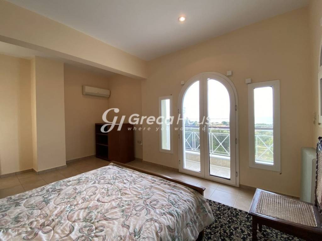 Παραθαλάσσια Βίλα με θέα θάλσσα προς πώληση στο Θυμάρι