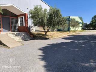 Forumland Real Estate, ΕΞωτερική όψη