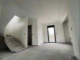 Forumland Real Estate, τοιχοποιία