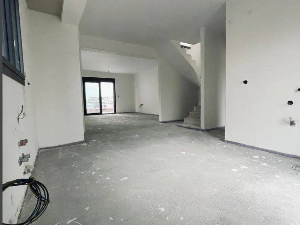 Forumland Real Estate, τοιχοποιία