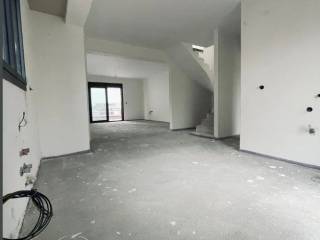 Forumland Real Estate, τοιχοποιία