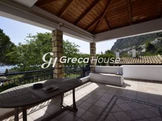 Villa by the Sea for Sale in Epidaurus