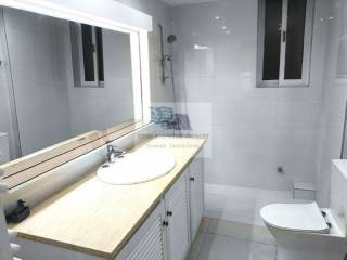 BATHROOM WITH SHOWER I