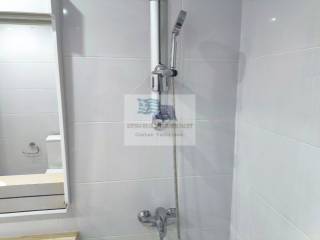 BATHROOM WITH SHOWER I