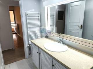 BATHROOM WITH SHOWER I