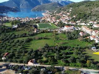 Aerial view and location of the land