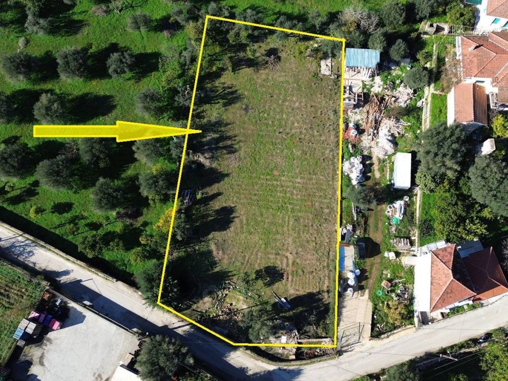 Aerial view with location and border of the land