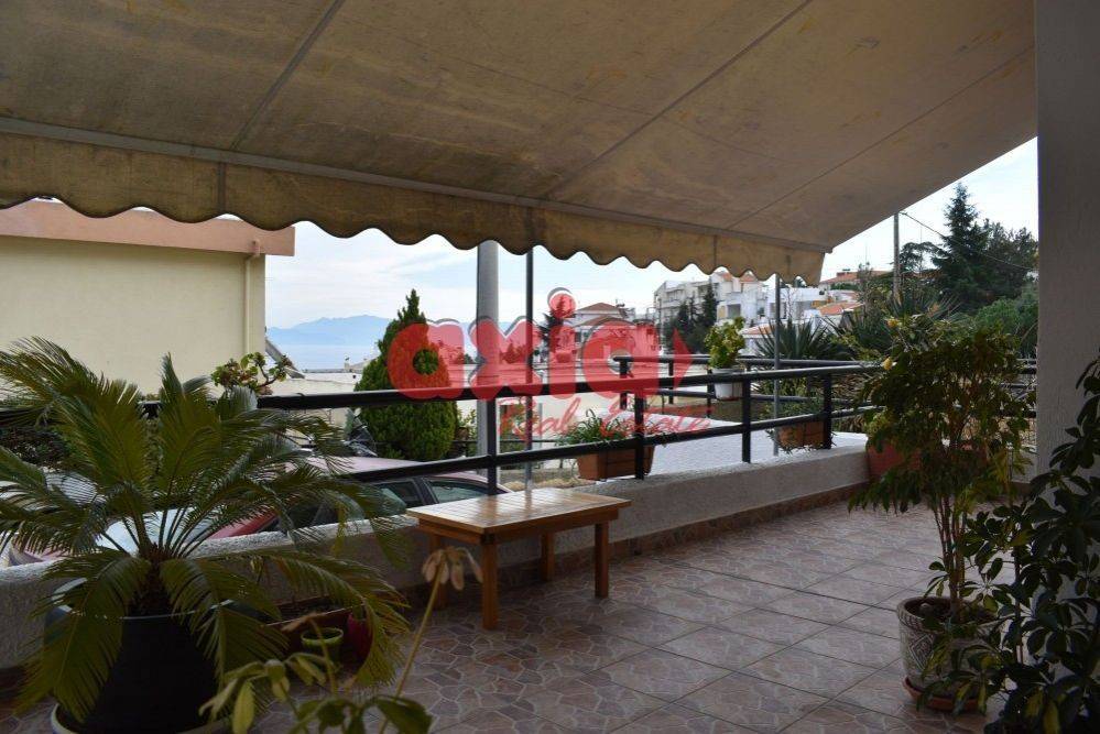 Kavala, DEPOS: Refurbished Apartment of 57 sq.m. +7.5 sqm storage and own parking space. It is sunny with sea view, frontage, mezzanine, autonomous oil heating and 2 inverter air conditioners. It consists of 1 room, 1 living room with kitchen, storer