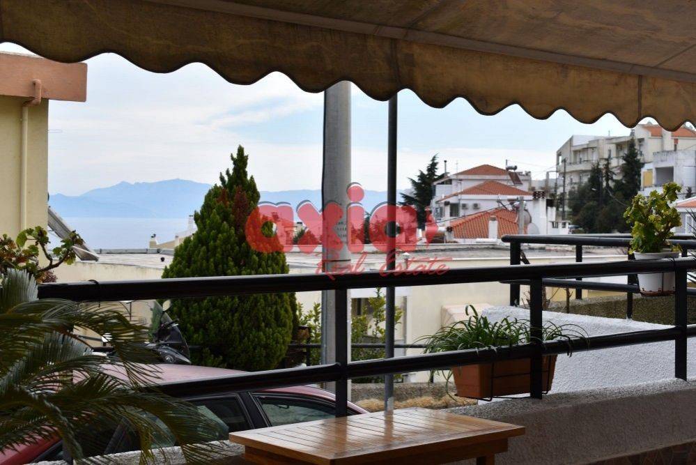 Kavala, DEPOS: Refurbished Apartment of 57 sq.m. +7.5 sqm storage and own parking space. It is sunny with sea view, frontage, mezzanine, autonomous oil heating and 2 inverter air conditioners. It consists of 1 room, 1 living room with kitchen, storer