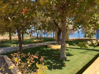 detached house of 220 sq m on two levels on its own plot of