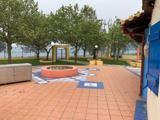 detached house of 220 sq m on two levels on its own plot of