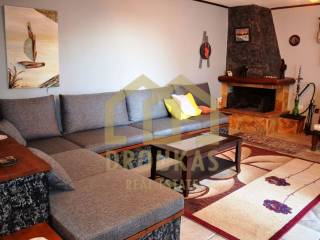 Saloni
Tel:  6947417315