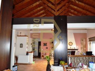 Saloni
Tel:  6947417315