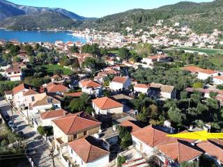 Aerial view of the area and location of the house