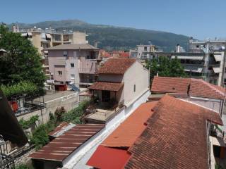 Πωλείται πολυκατοικία συνολικών 163 τ.μ. και μονοκατοικία 79 τ.μ. στην Καλούτσιανη Ιωαννίνων