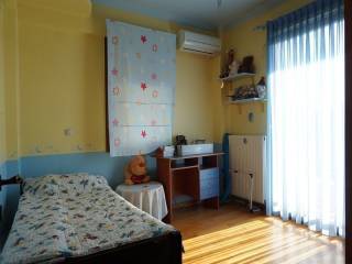 Δωμάτιο 2, στον όροφο.