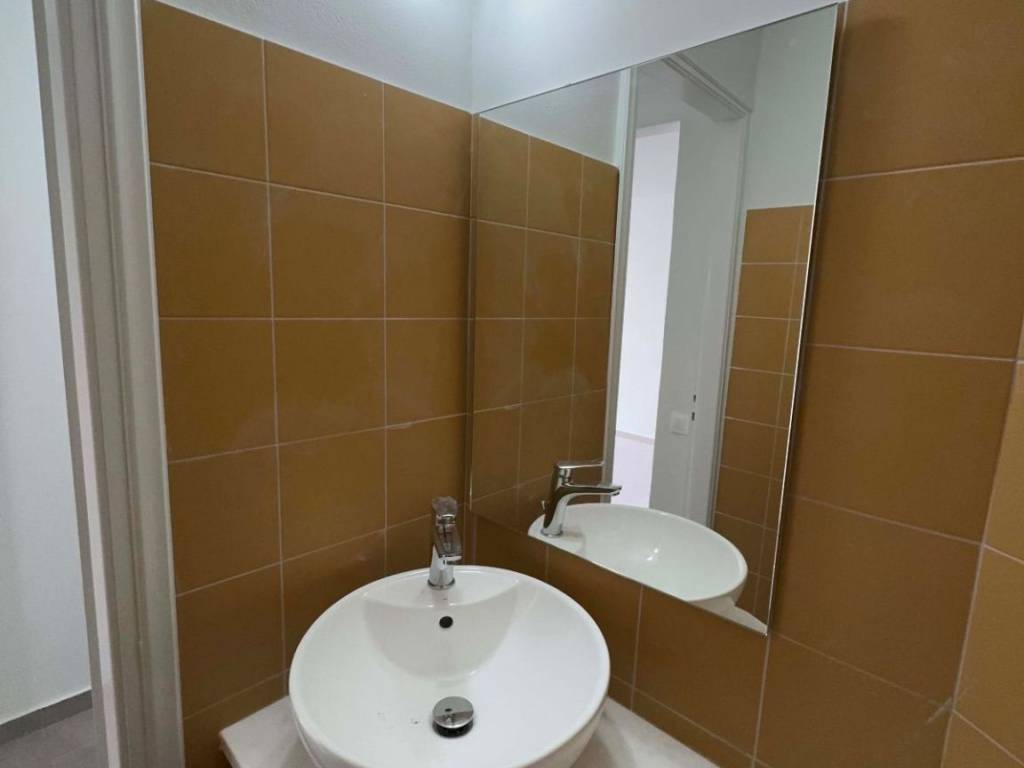 WC - Νιπτήρας σε μαρμάρινο πάγκο